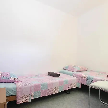 Milica 56 * Пула