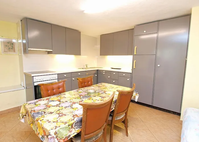 Milica 56 Apartman Póla
